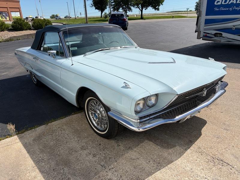 1966 Ford Thunderbird Image 4