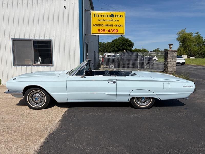 1966 Ford Thunderbird Image 8