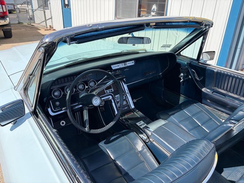 1966 Ford Thunderbird Image 10