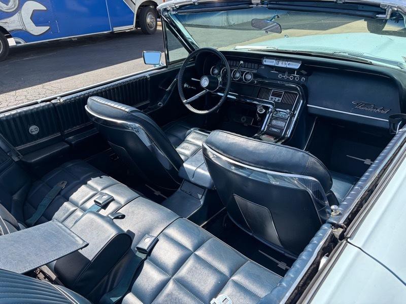 1966 Ford Thunderbird Image 12
