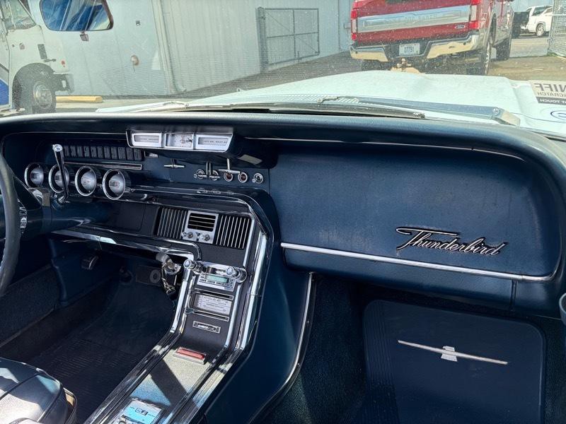 1966 Ford Thunderbird Image 13