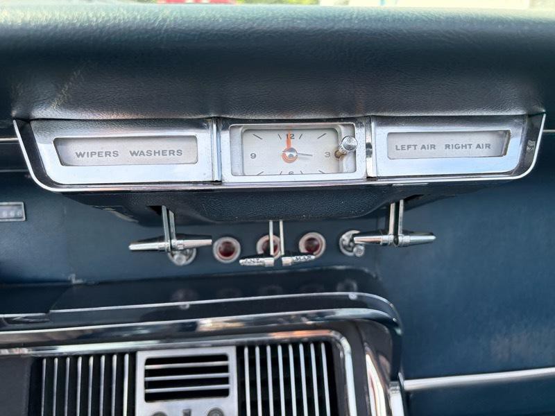 1966 Ford Thunderbird Image 17