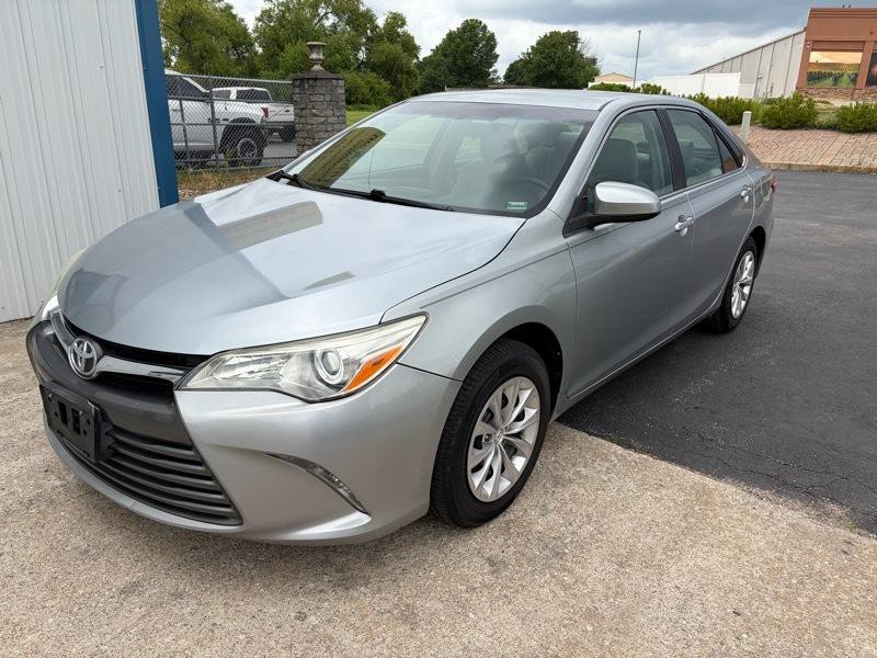 2015 Toyota Camry Image 2