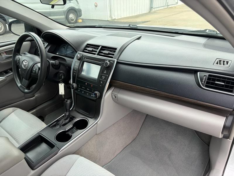 2015 Toyota Camry Image 8