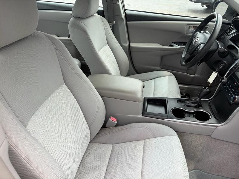 2015 Toyota Camry Image 9