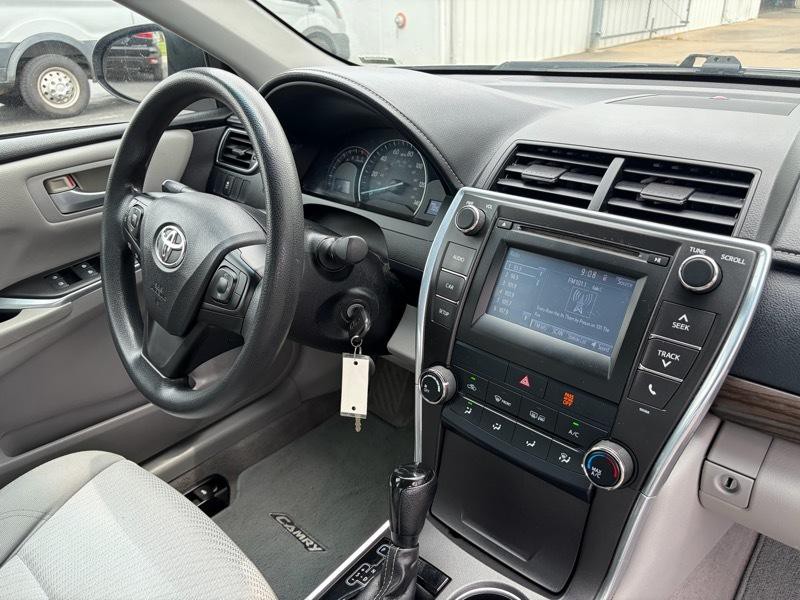 2015 Toyota Camry Image 10