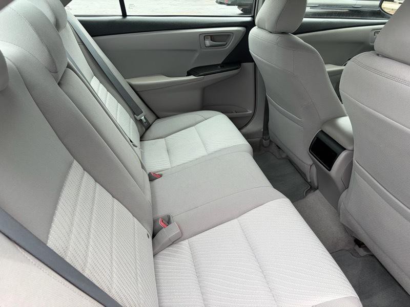 2015 Toyota Camry Image 11