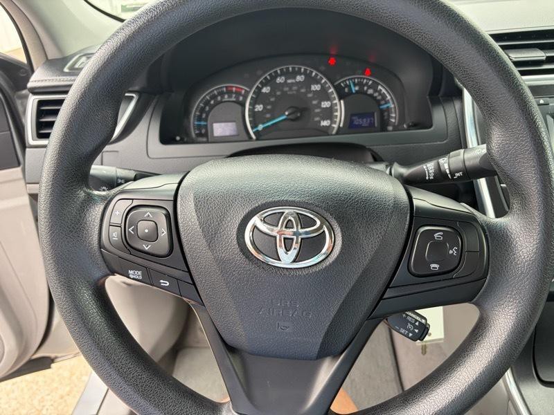 2015 Toyota Camry Image 17