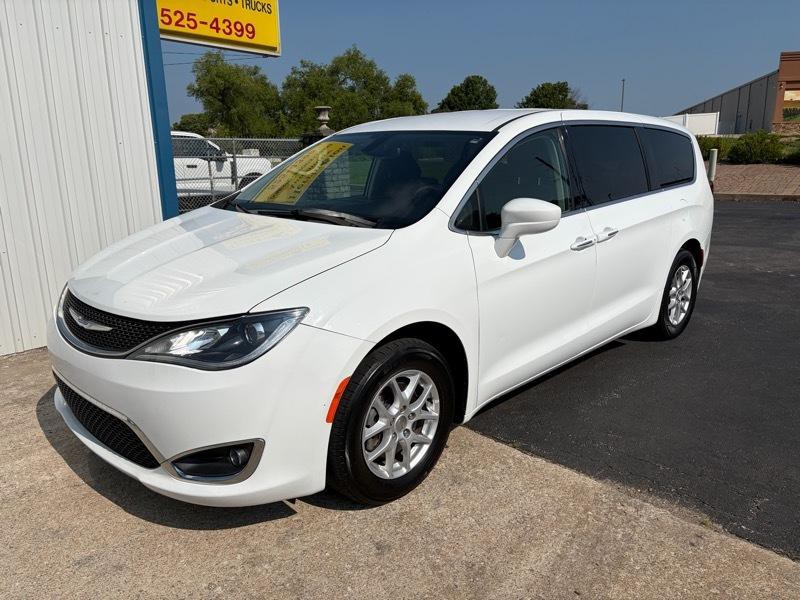 2020 Chrysler Pacifica Image 2