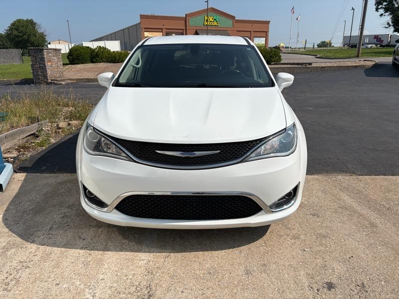 2020 Chrysler Pacifica Image 3