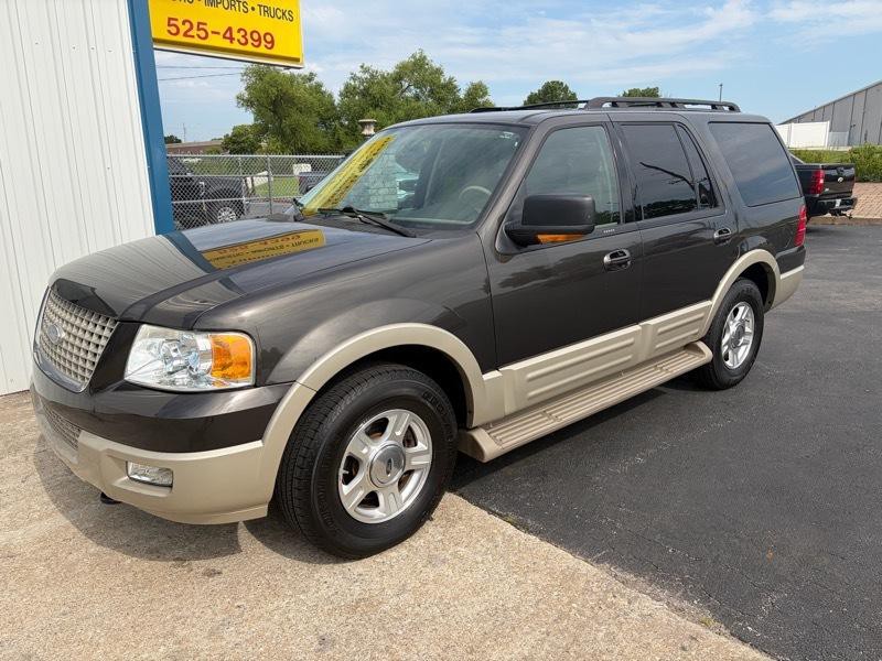 2005 Ford Expedition Image 2