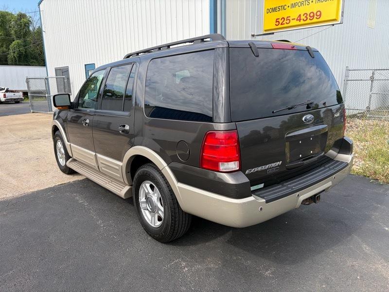2005 Ford Expedition Image 7