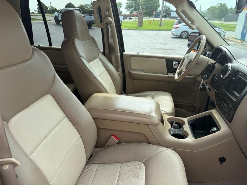2005 Ford Expedition Image 10
