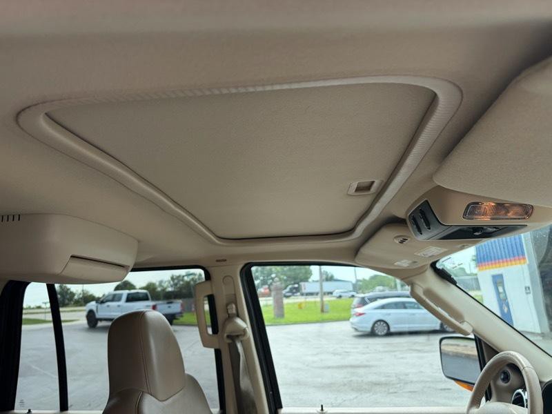 2005 Ford Expedition Image 11
