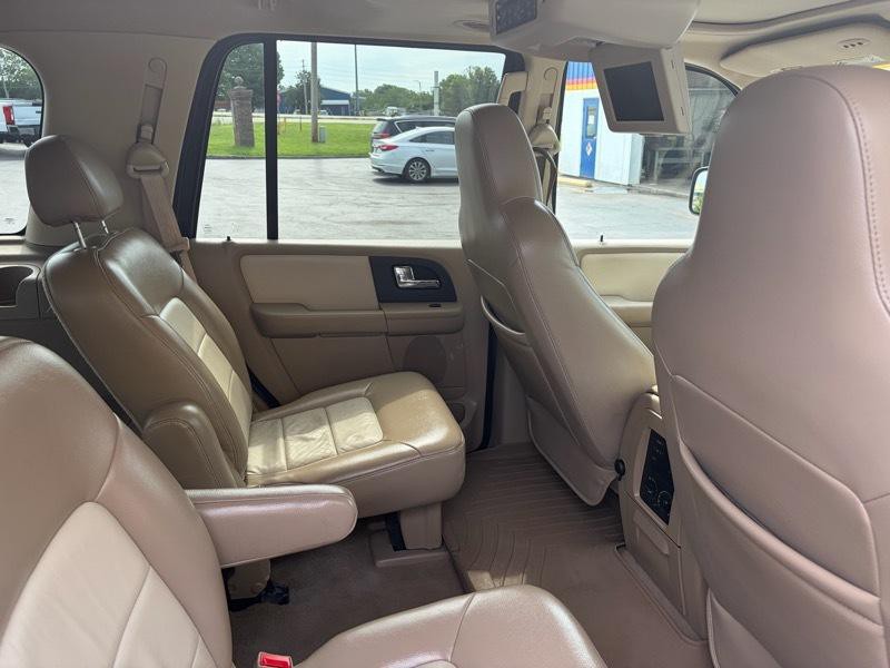 2005 Ford Expedition Image 12
