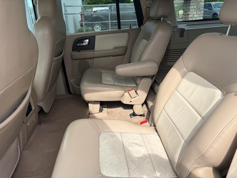 2005 Ford Expedition Image 13