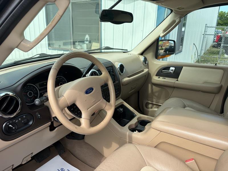 2005 Ford Expedition Image 16
