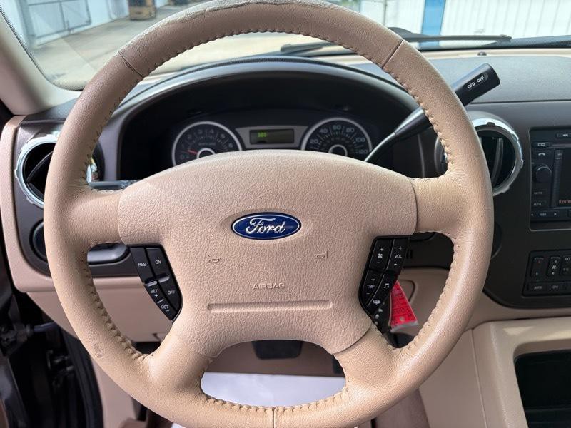 2005 Ford Expedition Image 18