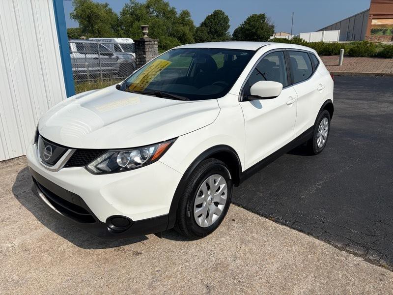 2019 Nissan Rogue Image 2