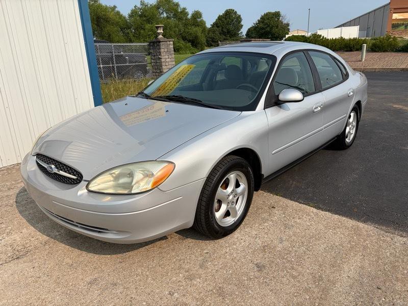 2003 Ford Taurus Image 2