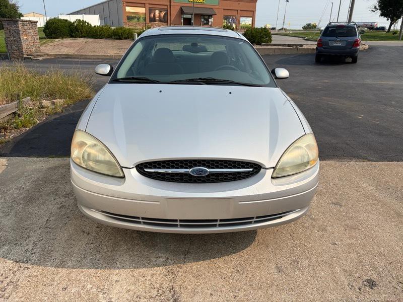 2003 Ford Taurus Image 3