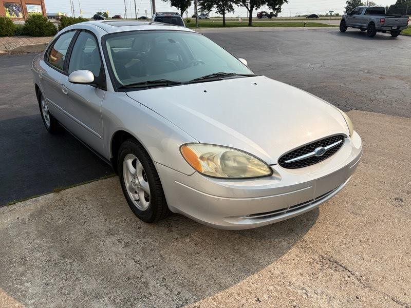2003 Ford Taurus Image 4
