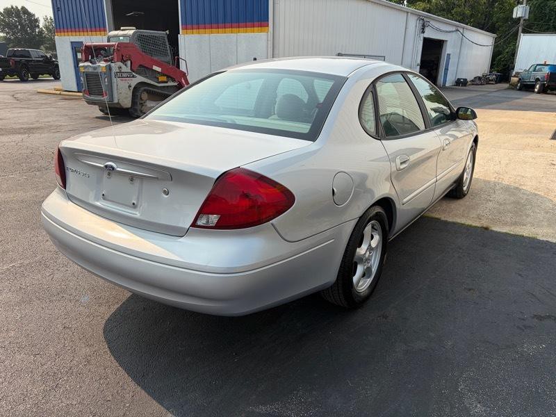 2003 Ford Taurus Image 5