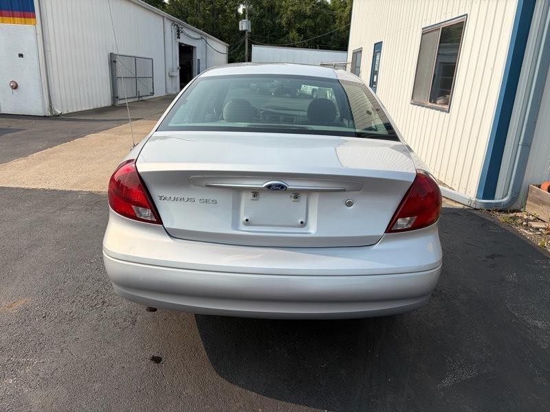 2003 Ford Taurus Image 6