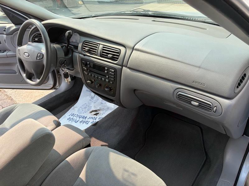 2003 Ford Taurus Image 8