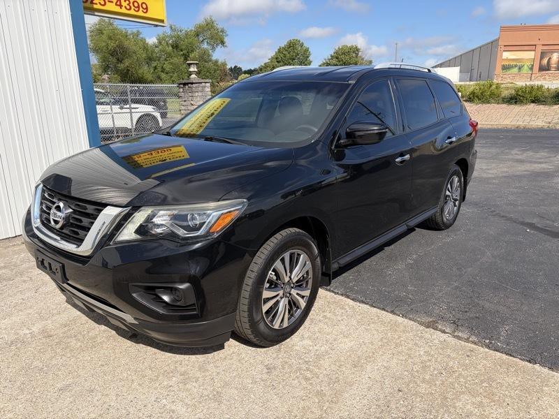 2018 Nissan Pathfinder Image 2