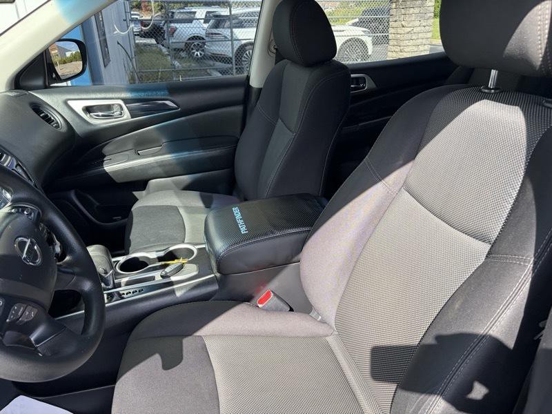 2018 Nissan Pathfinder Image 16