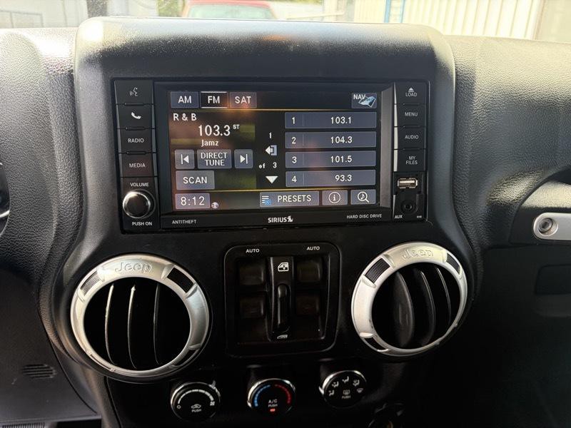 2015 Jeep Wrangler Image 15