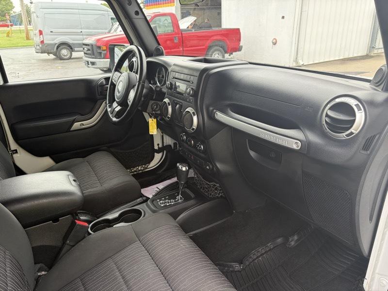 2012 Jeep Wrangler Image 7