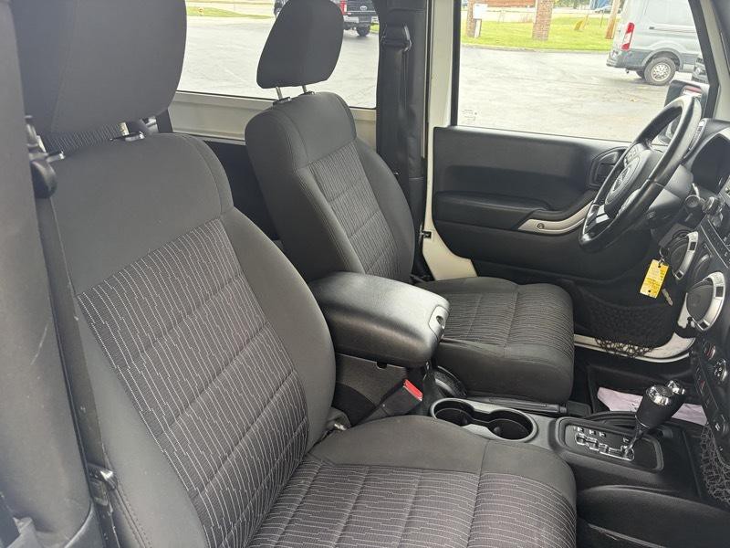 2012 Jeep Wrangler Image 12