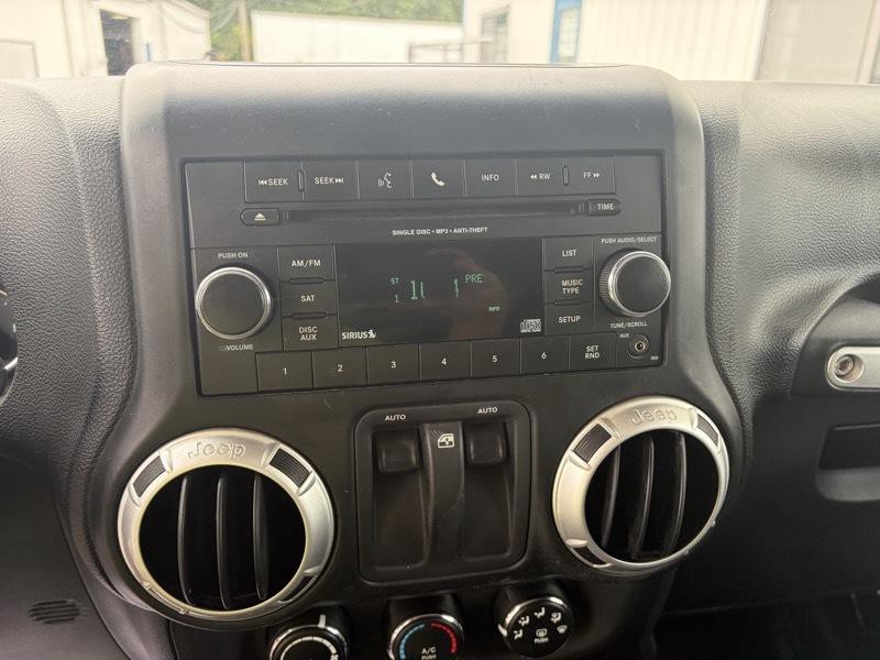 2012 Jeep Wrangler Image 13
