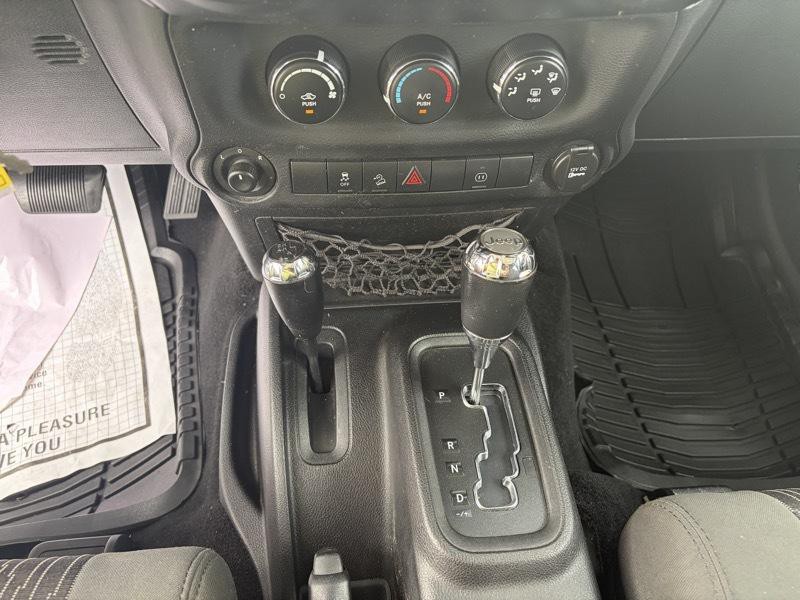 2012 Jeep Wrangler Image 18