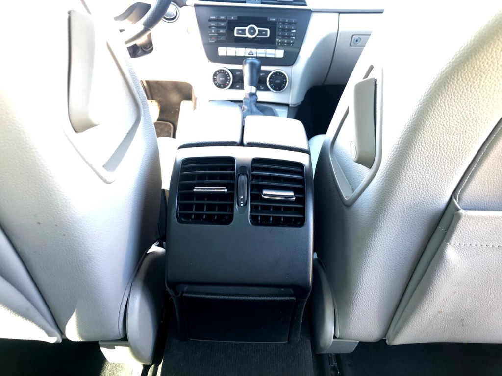 2014 Mercedes-Benz C-Class Image 24