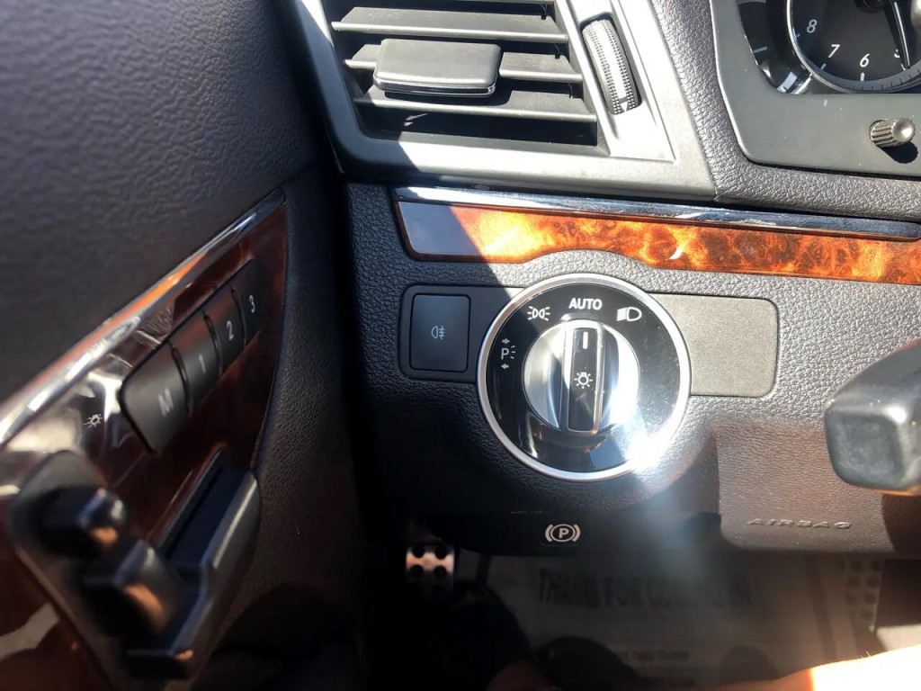 2012 Mercedes-Benz E-Class Image 19