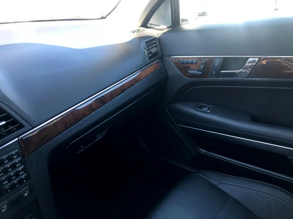 2012 Mercedes-Benz E-Class Image 23