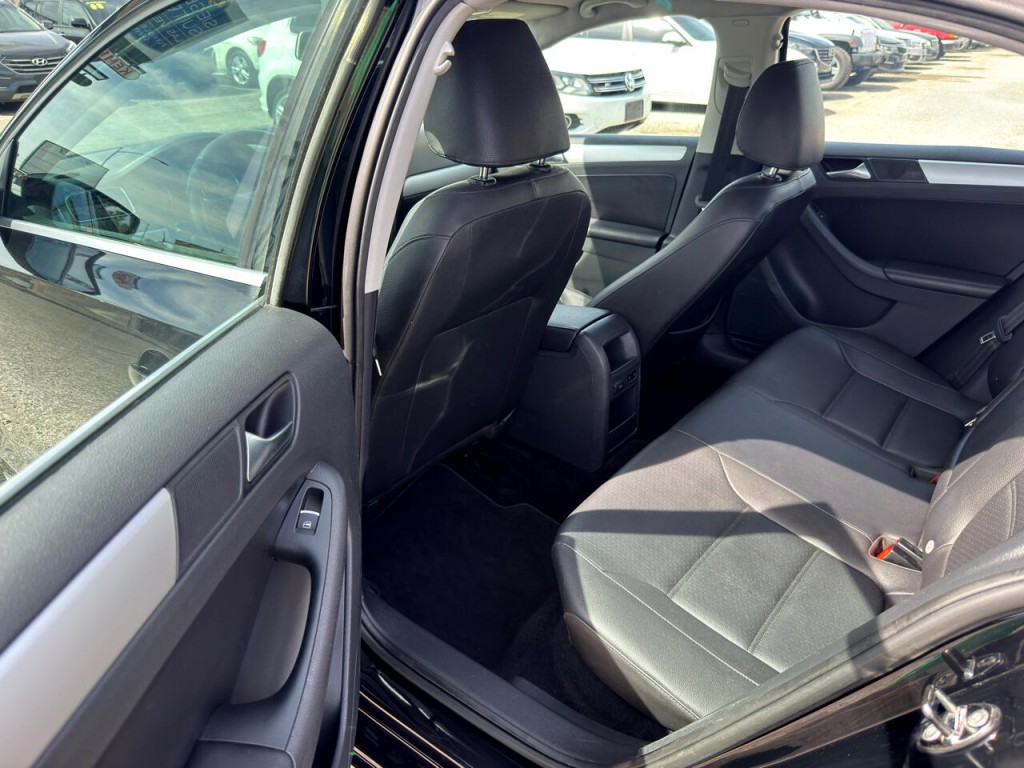 2013 Volkswagen Jetta Image 19