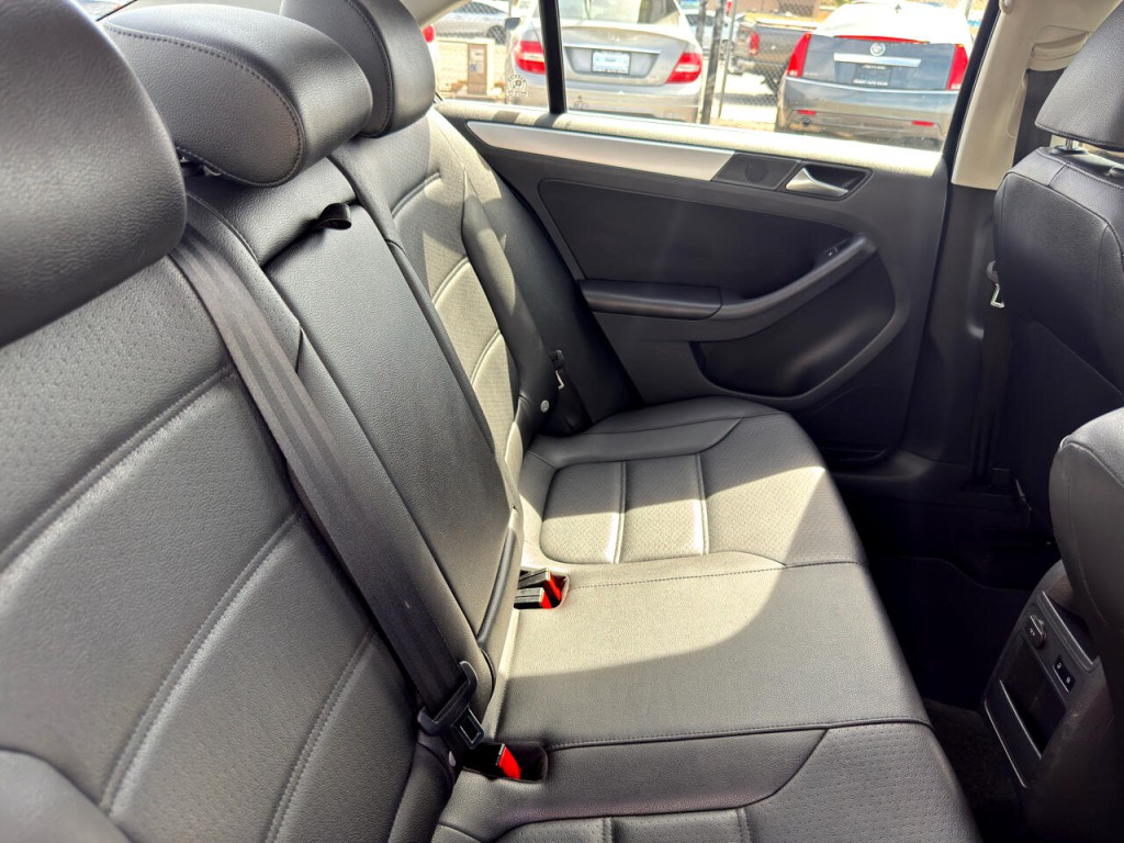 2013 Volkswagen Jetta Image 24