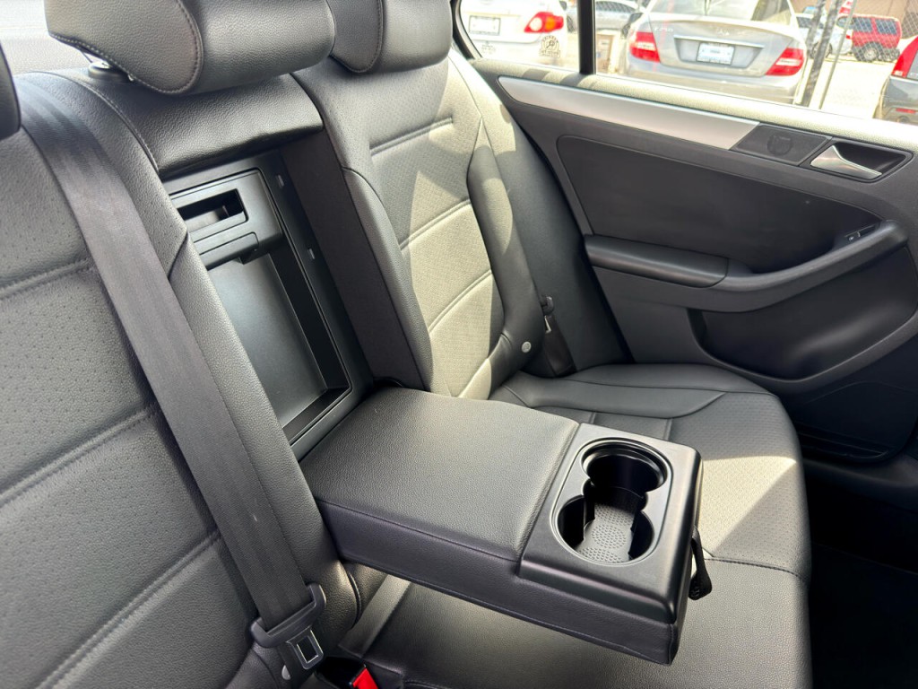 2013 Volkswagen Jetta Image 25