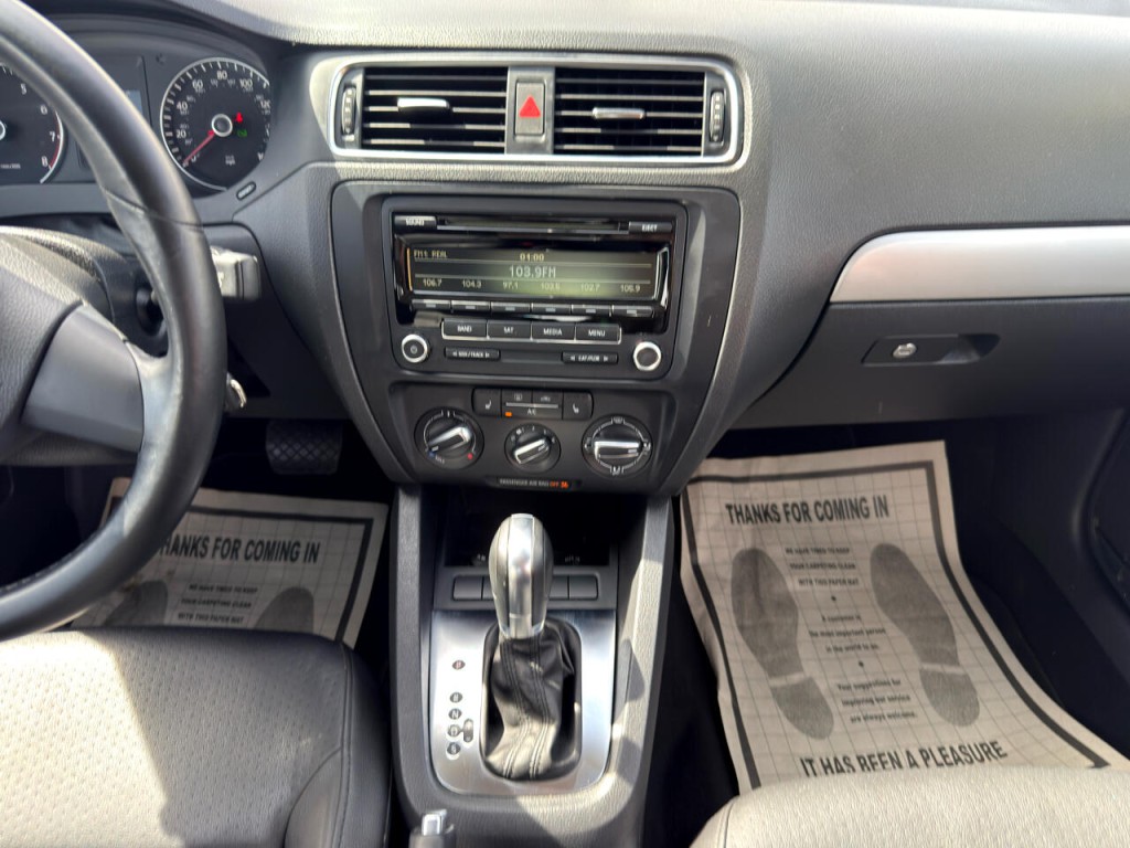 2013 Volkswagen Jetta Image 28