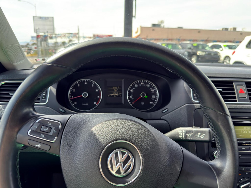 2013 Volkswagen Jetta Image 32