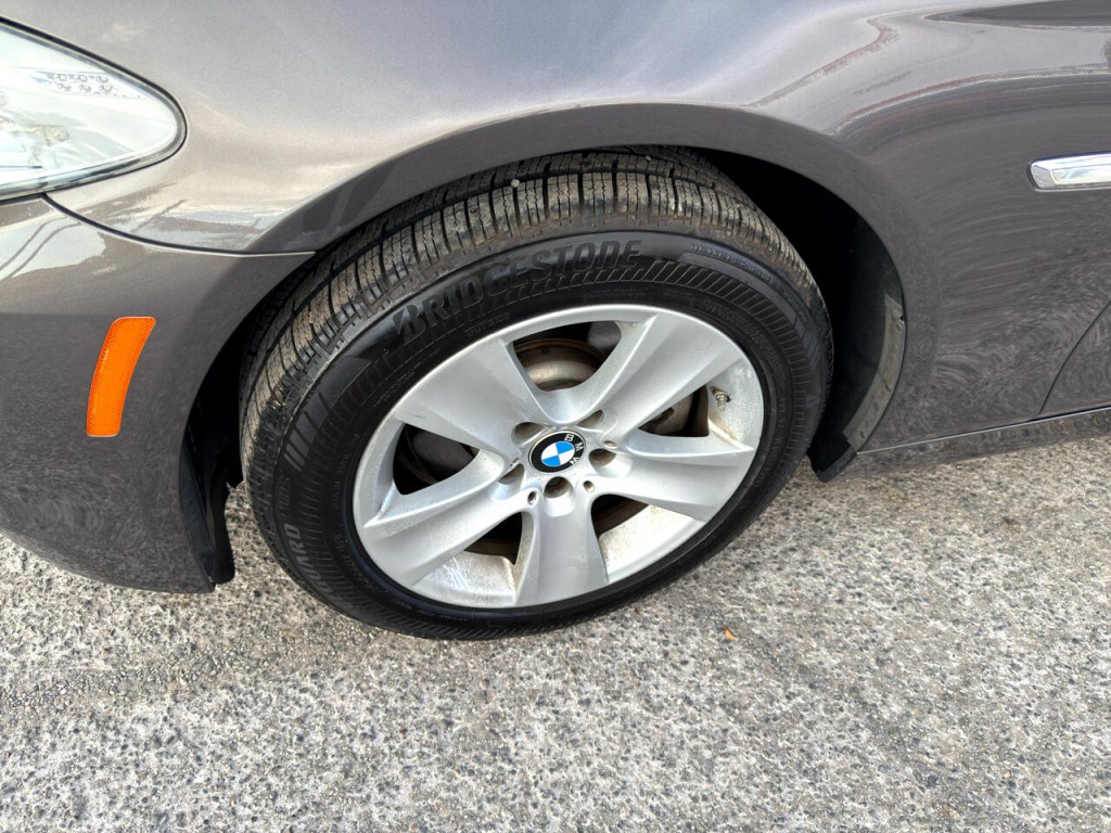 2012 BMW 5 Series Image 10