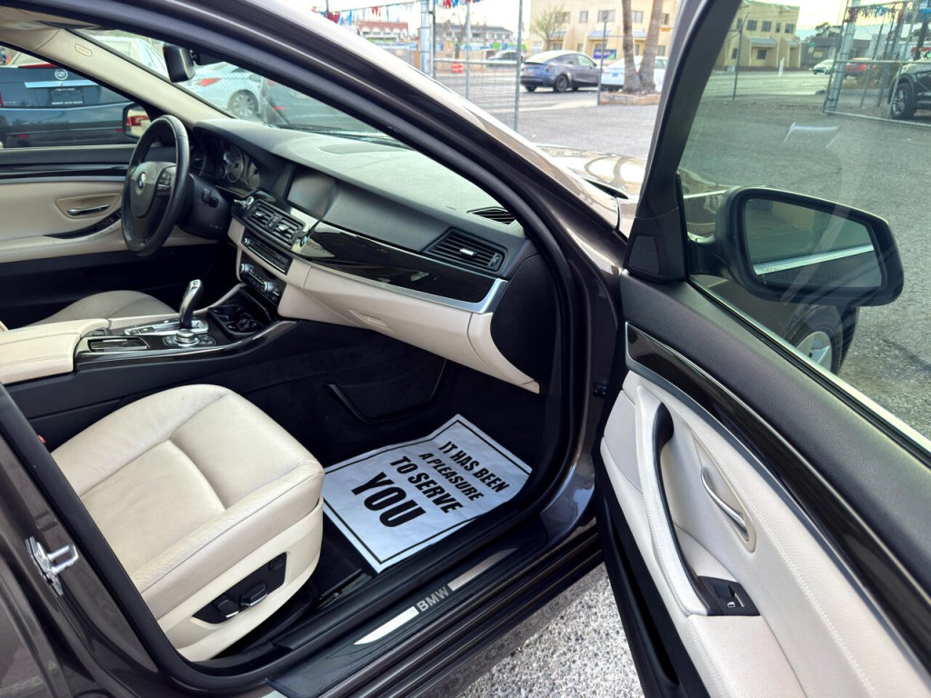 2012 BMW 5 Series Image 22