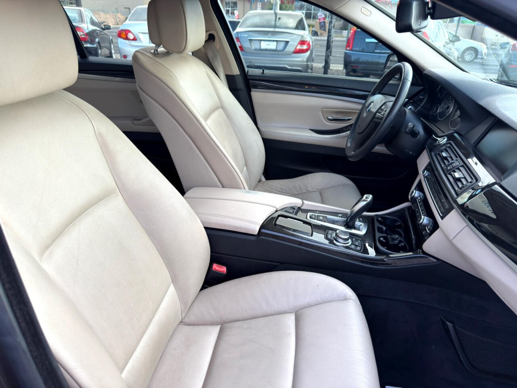 2012 BMW 5 Series Image 23