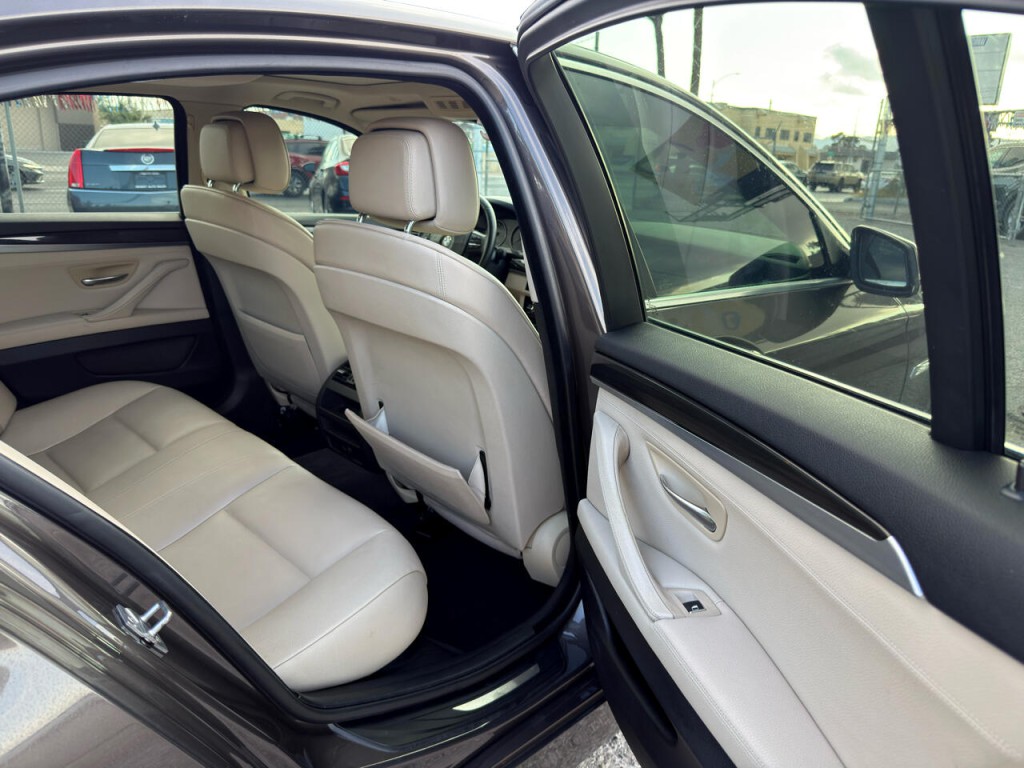 2012 BMW 5 Series Image 24
