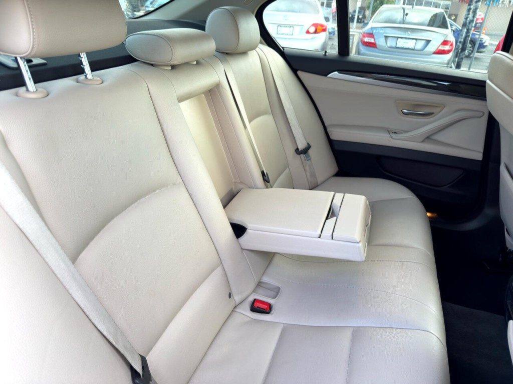 2012 BMW 5 Series Image 25