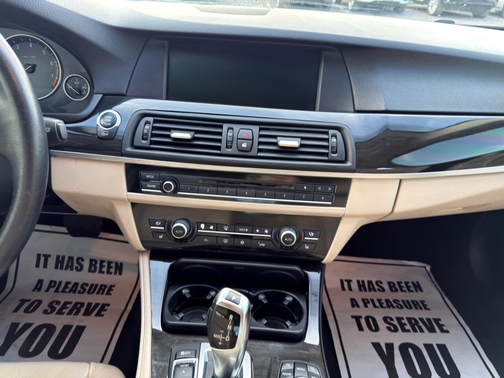 2012 BMW 5 Series Image 29